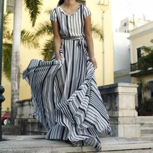 Only worn once! Flowy maxi dress!